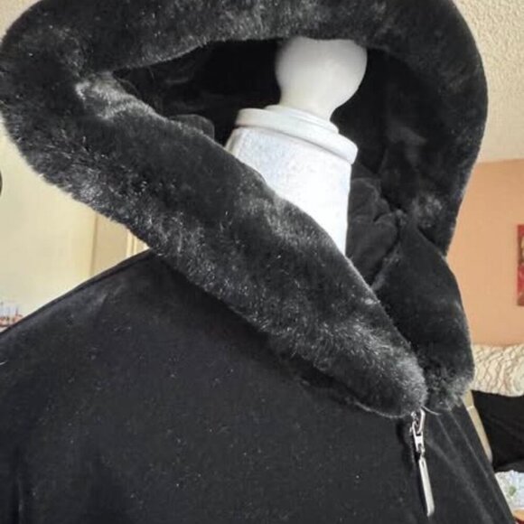 BLACK HOODED WINTER COAT - Picture 2 of 3